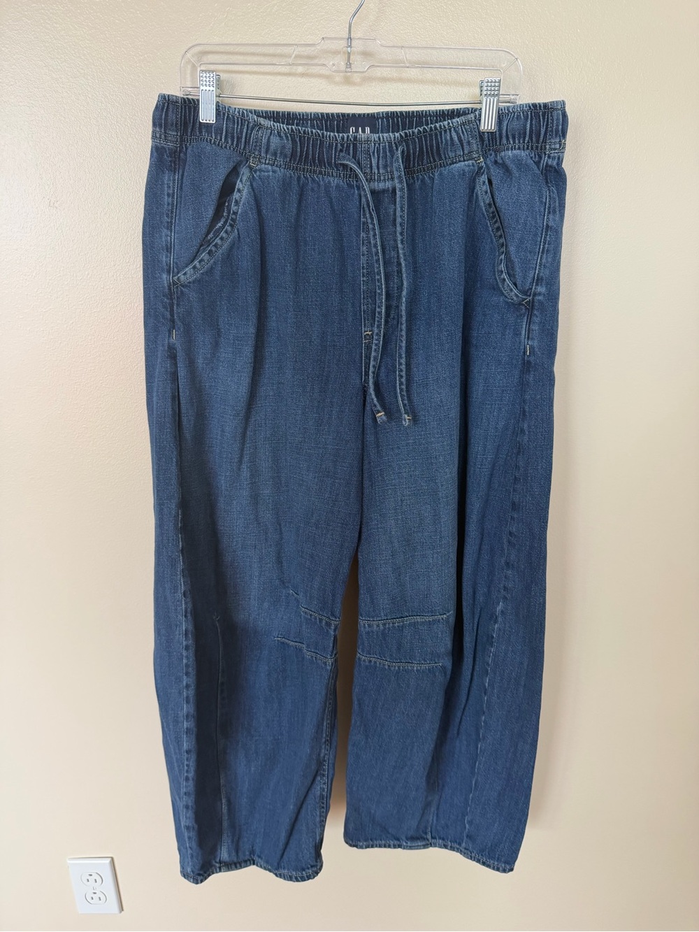 GAP Pull-On Barrel Jean Denim in Medium Wash
